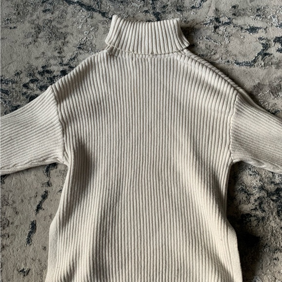 H&M WHITE OVERSIZED KNIT TURTLENECK SIZE XS WOMENS - Picture 2 of 6